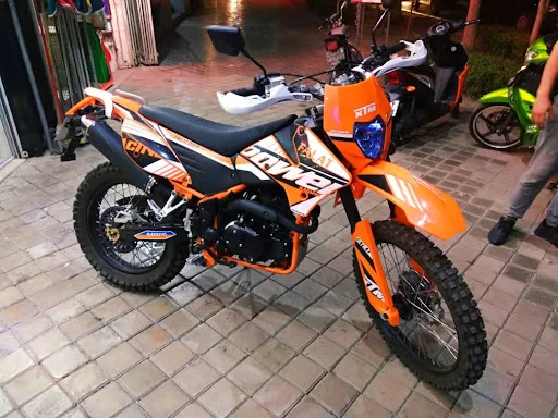 بازرگانی موتورسیکلت برجسته