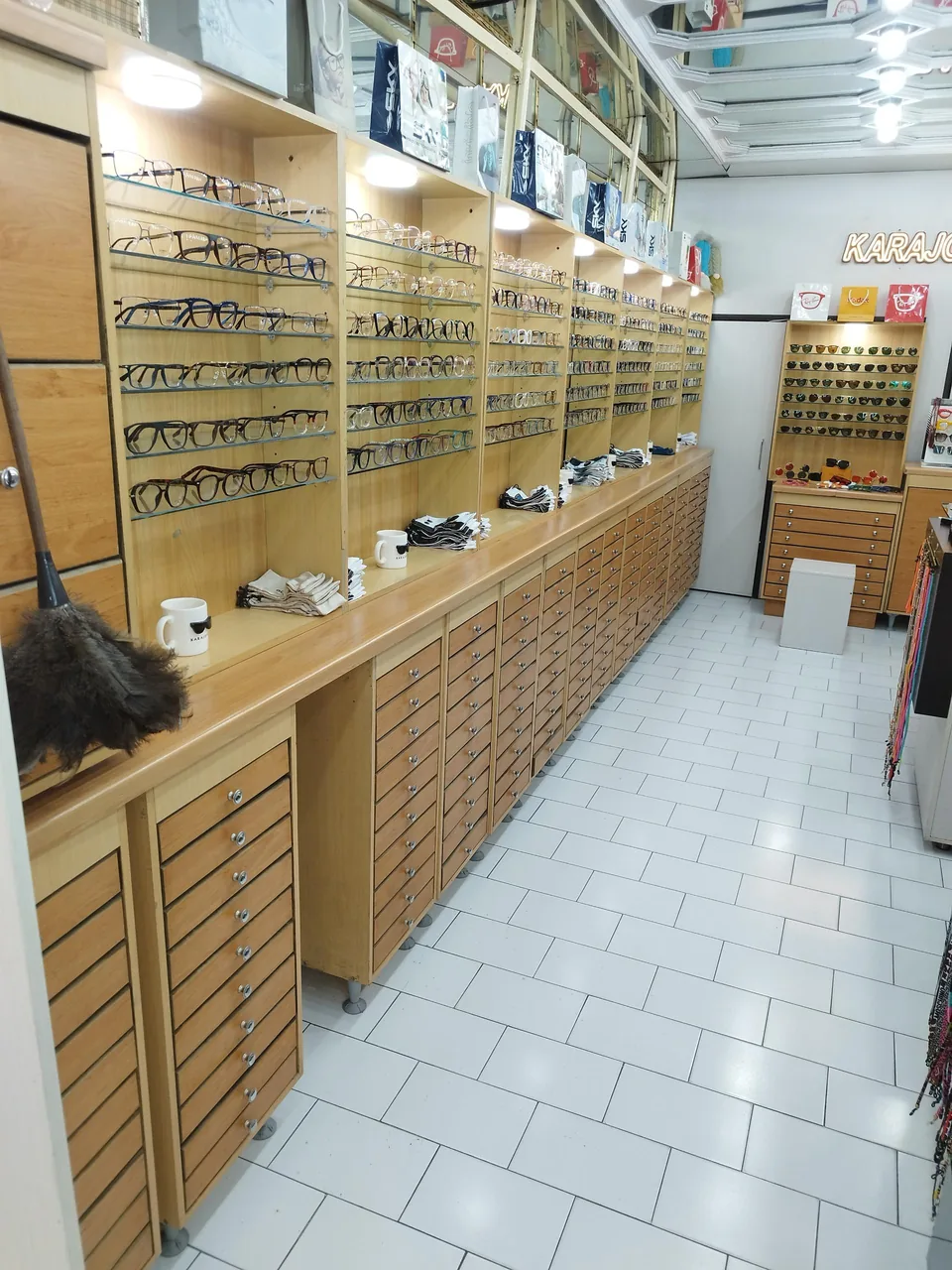 فروشگاه عینک کرج اپتیک