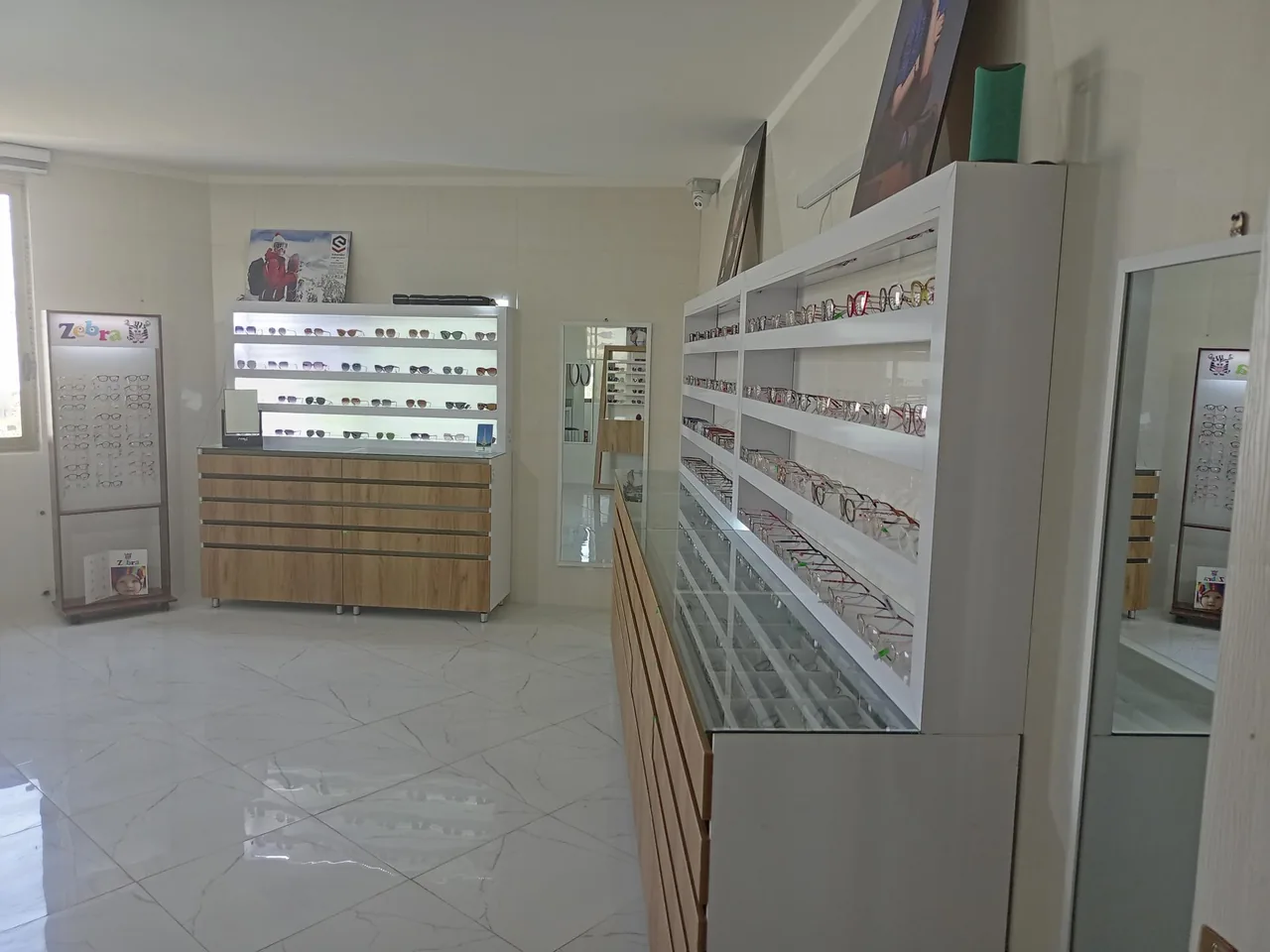 مرکز چشم پزشکی و بینایی سنجی خانه عینک - تصویر 2