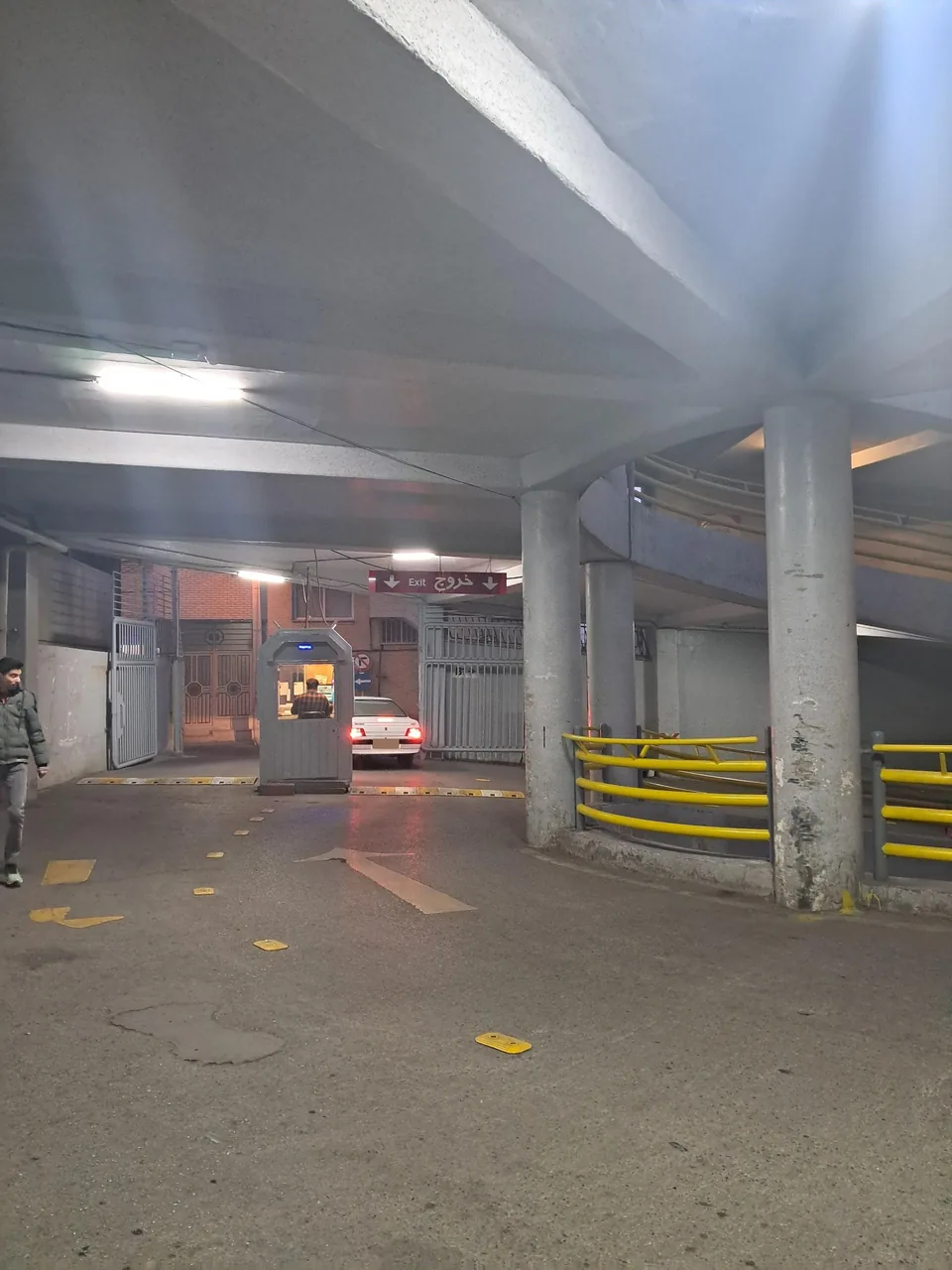 پارکینگ هفتم محرم - تصویر 2