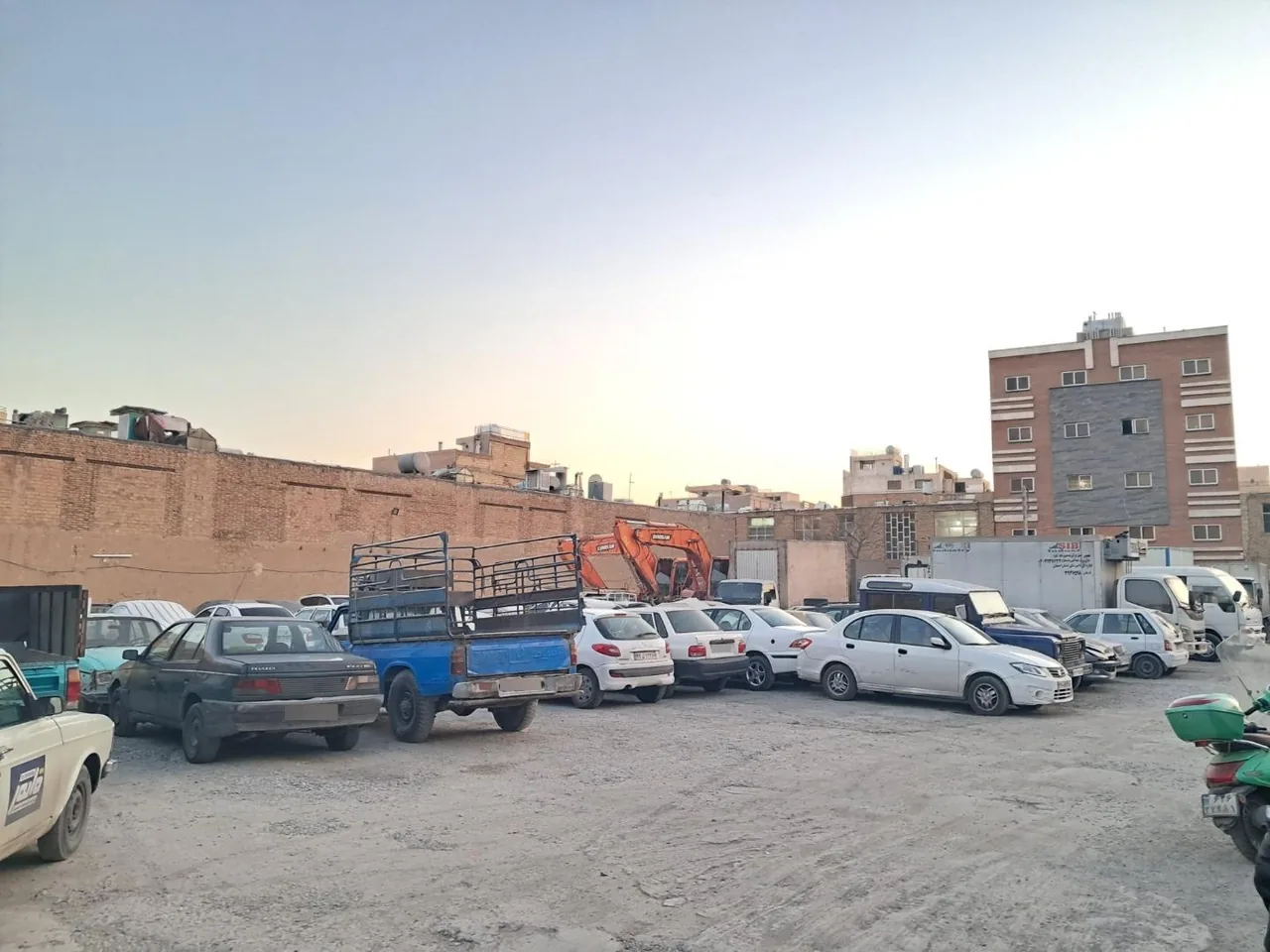 پارکینگ عمومی - تصویر 2