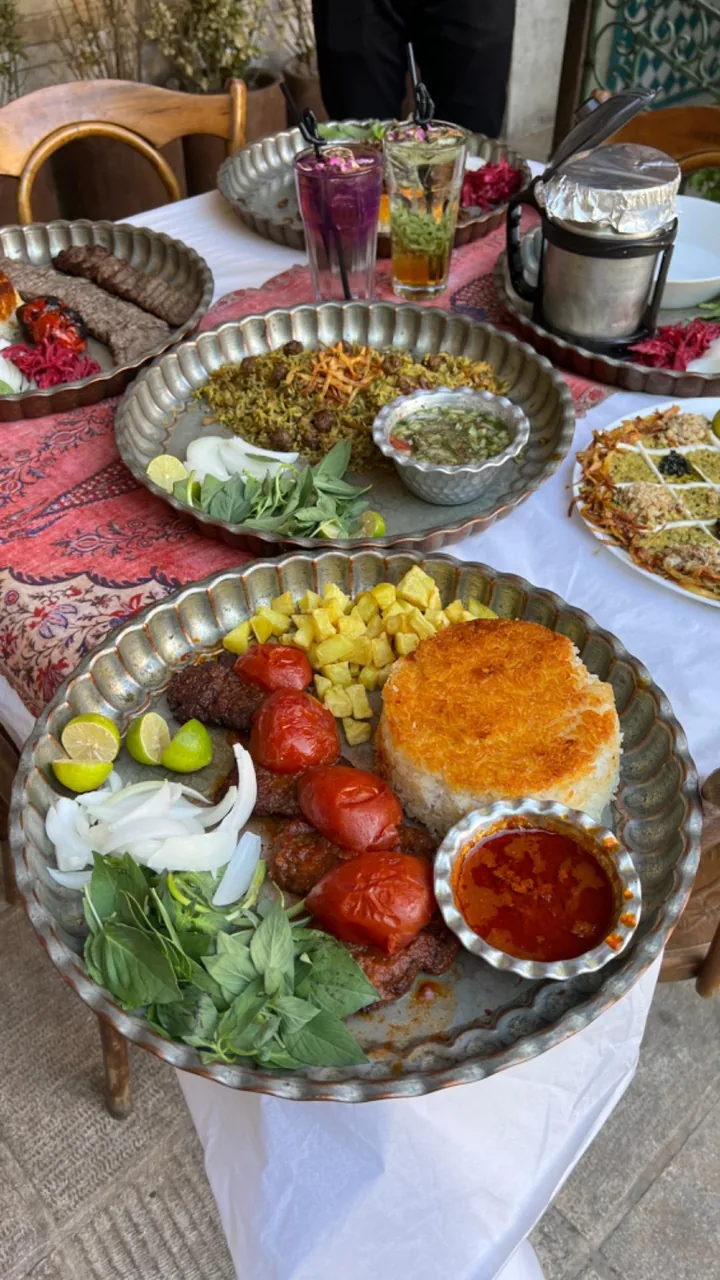 سفره خانه سنتی زرنگار - تصویر 3