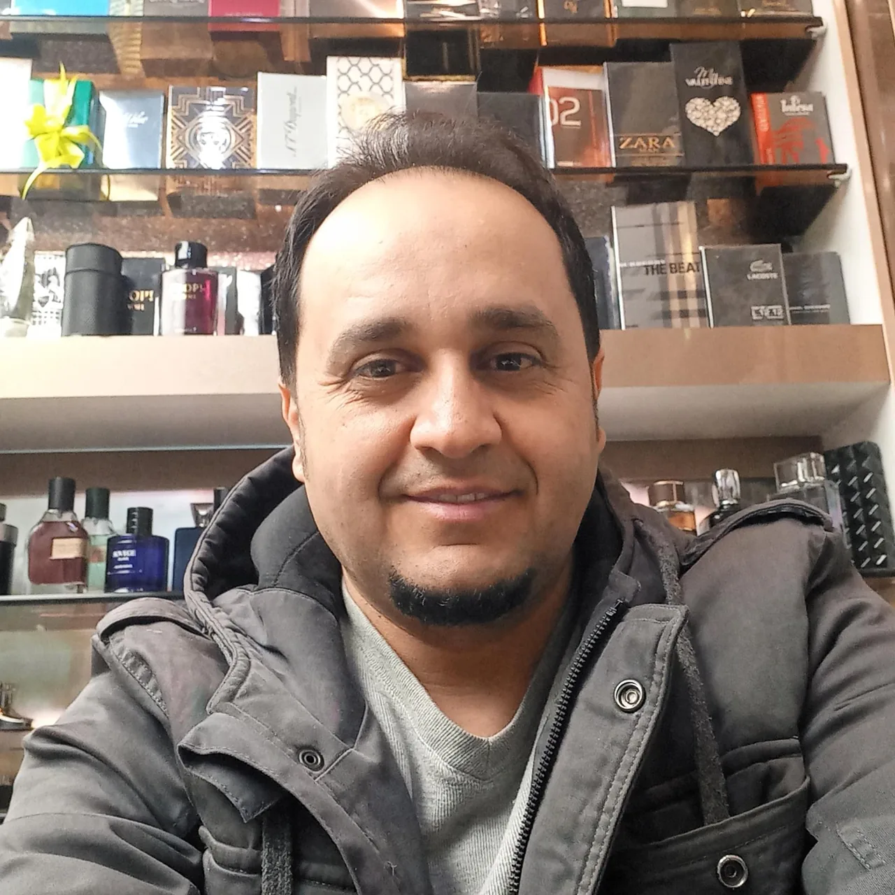 فروشگاه لوازم آرایشی و ادکلن صدف - تصویر 2