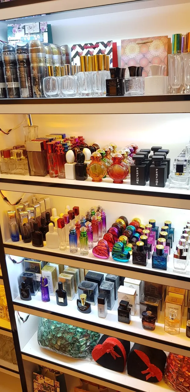 عطر و ادکلن فلورا - تصویر 2