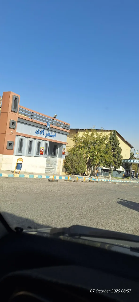 استخر 9 دی (اصفهان)