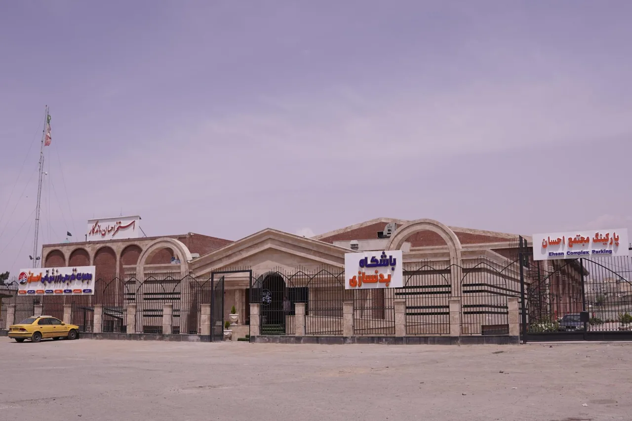 استخر مجموعه تفریحی ورزشی احسان ماندگار - تصویر 2