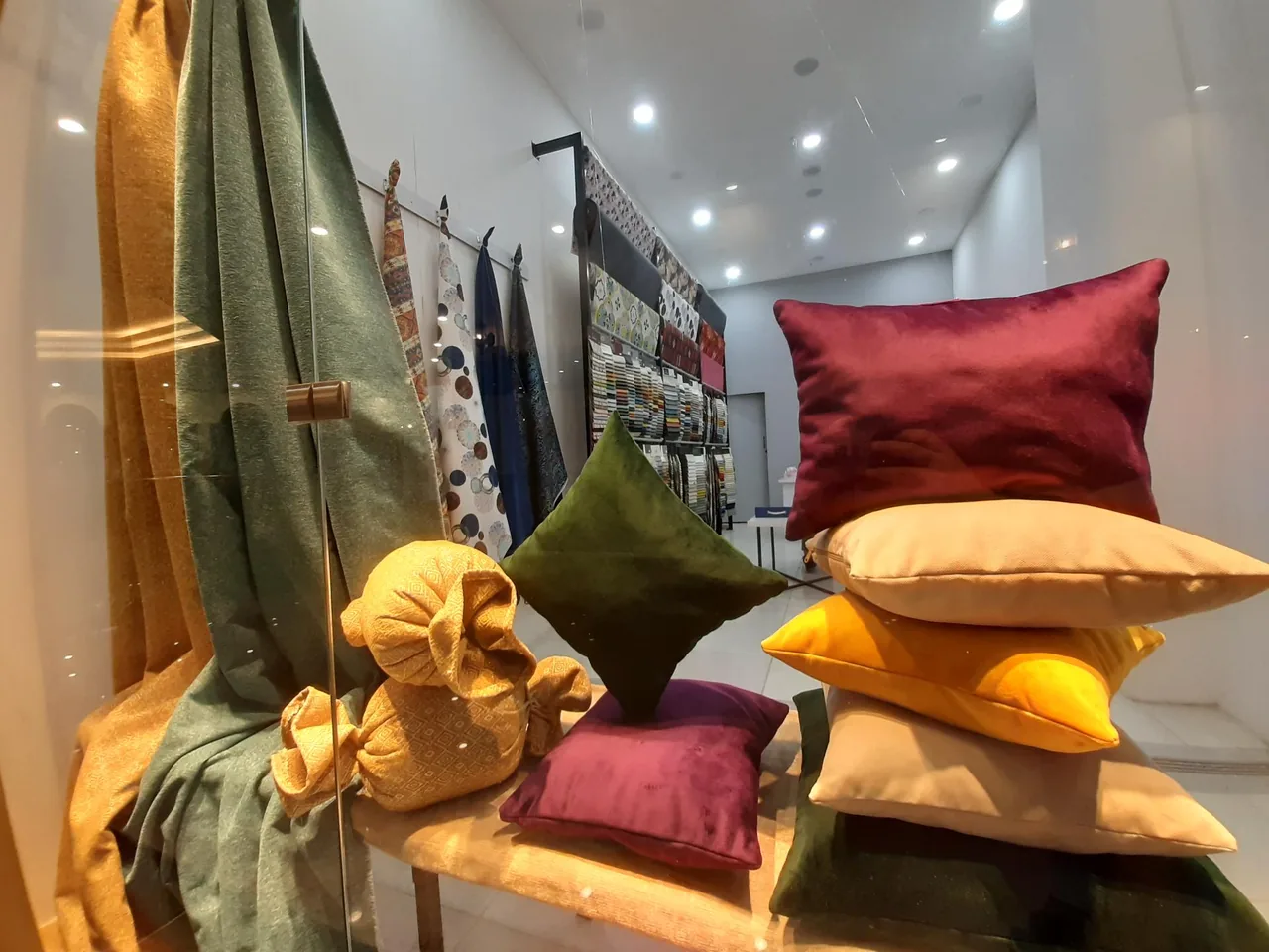 پارچه مبلی و پرده ای هنر
