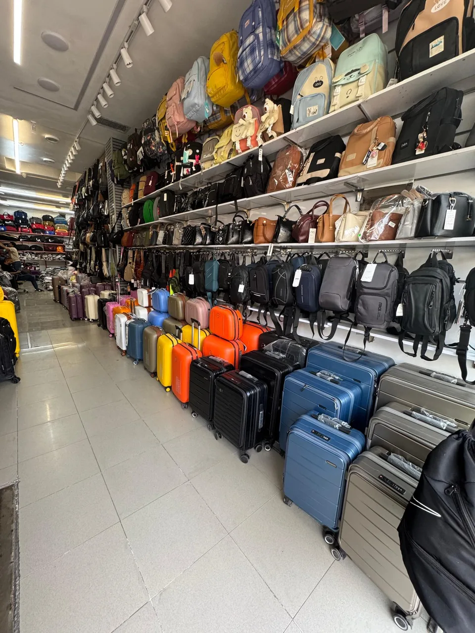فروشگاه کیف و چمدان مـرسـانـا - تصویر 3