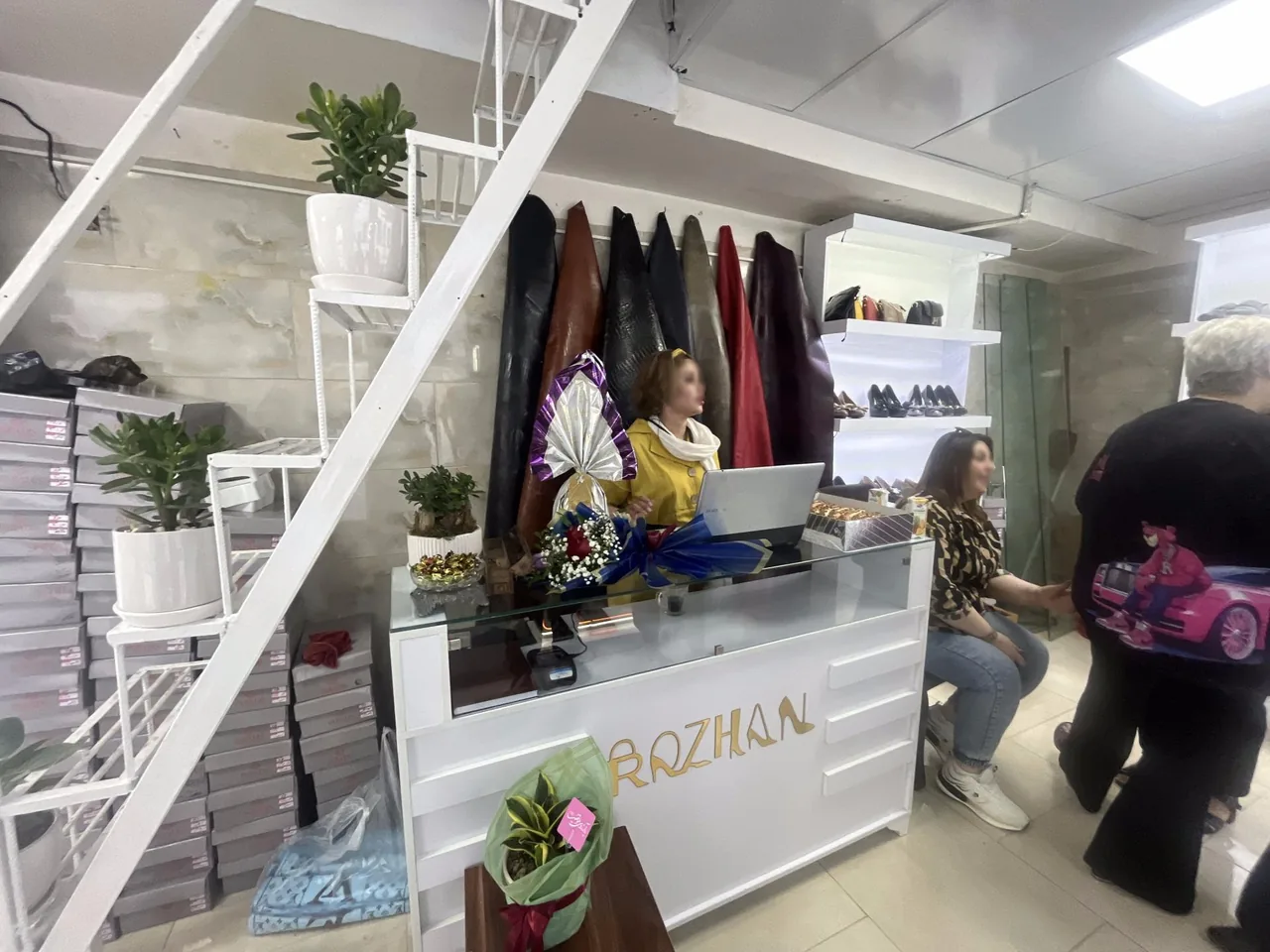 کیف و کفش روژان - تصویر 4