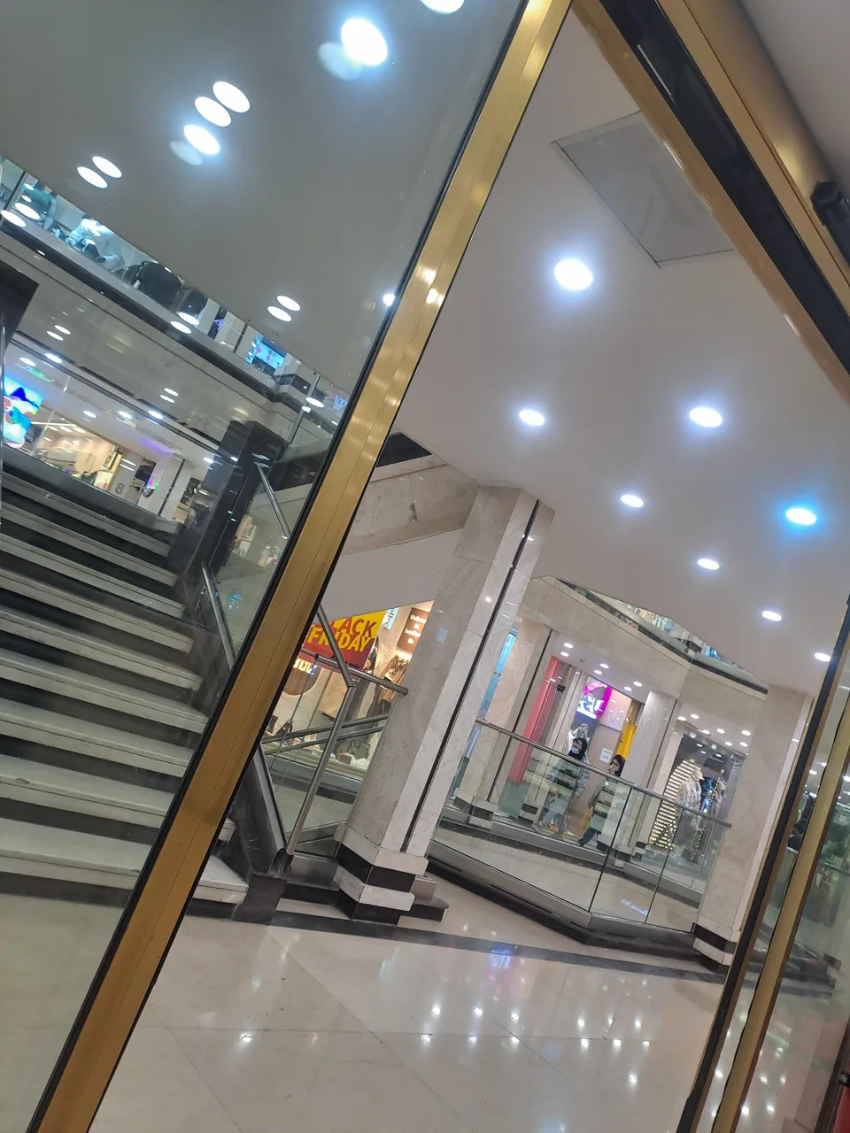 مرکز تجاری گلشهر کرج