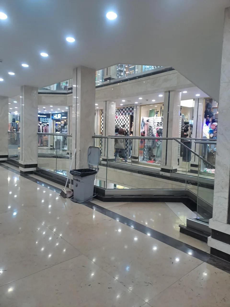 مرکز تجاری گلشهر کرج - تصویر 3