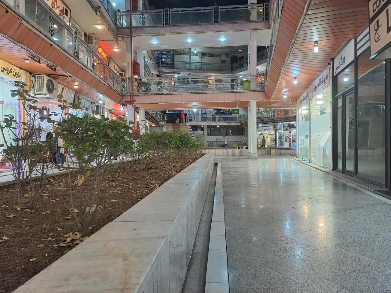پاساژ زکیخانی (مرکزی) - تصویر 5