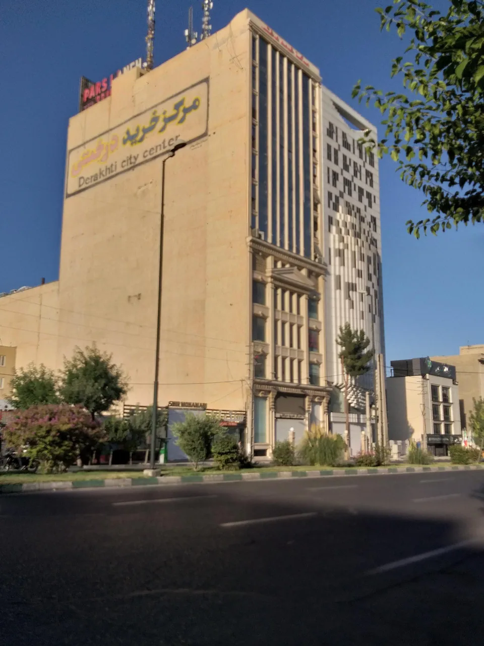 مرکز خرید درختی - تصویر 2