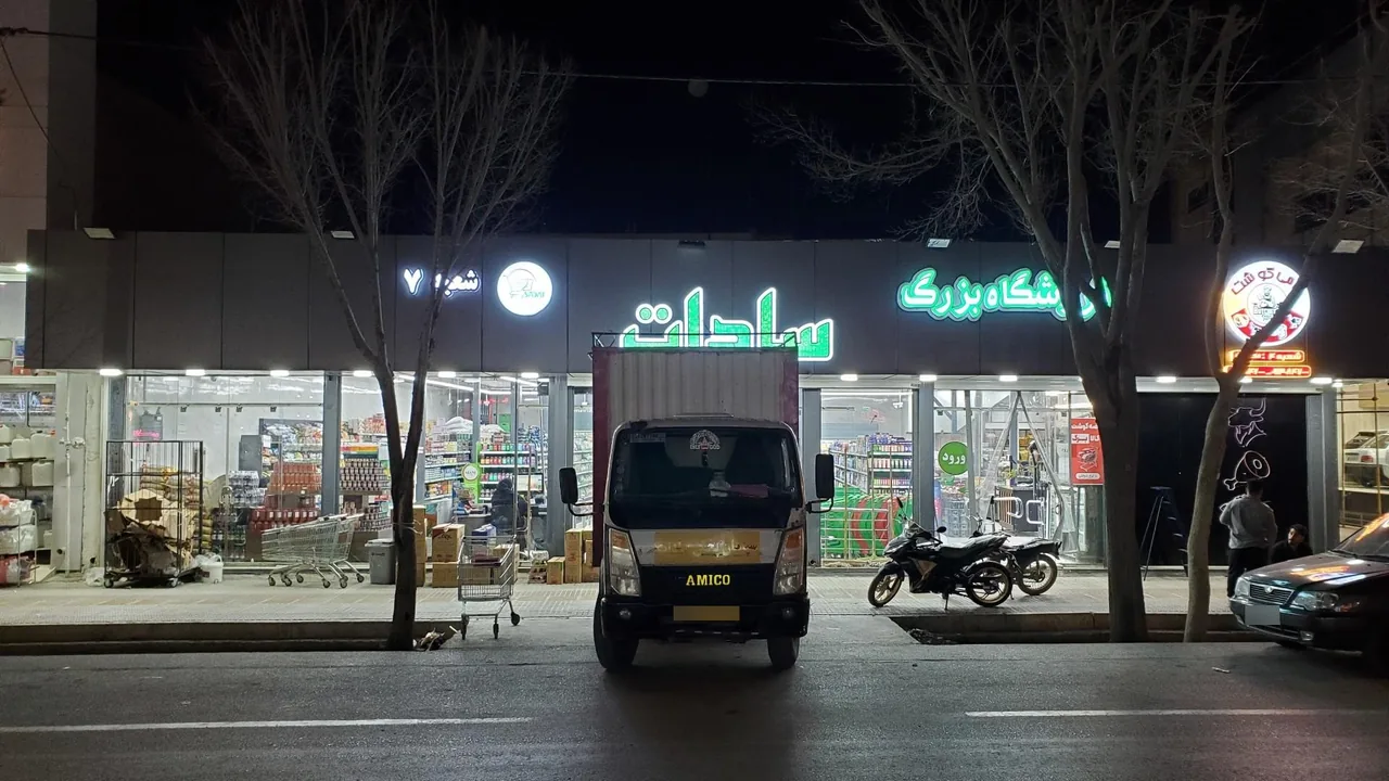 فروشگاه بزرگ سادات شعبه خمینی شهر - تصویر 2