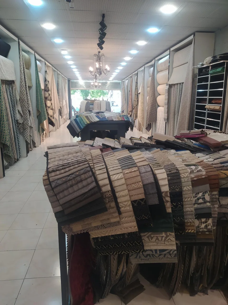 نمایشگاه و فروشگاه پارچه مبلی لاراتکس - تصویر 2