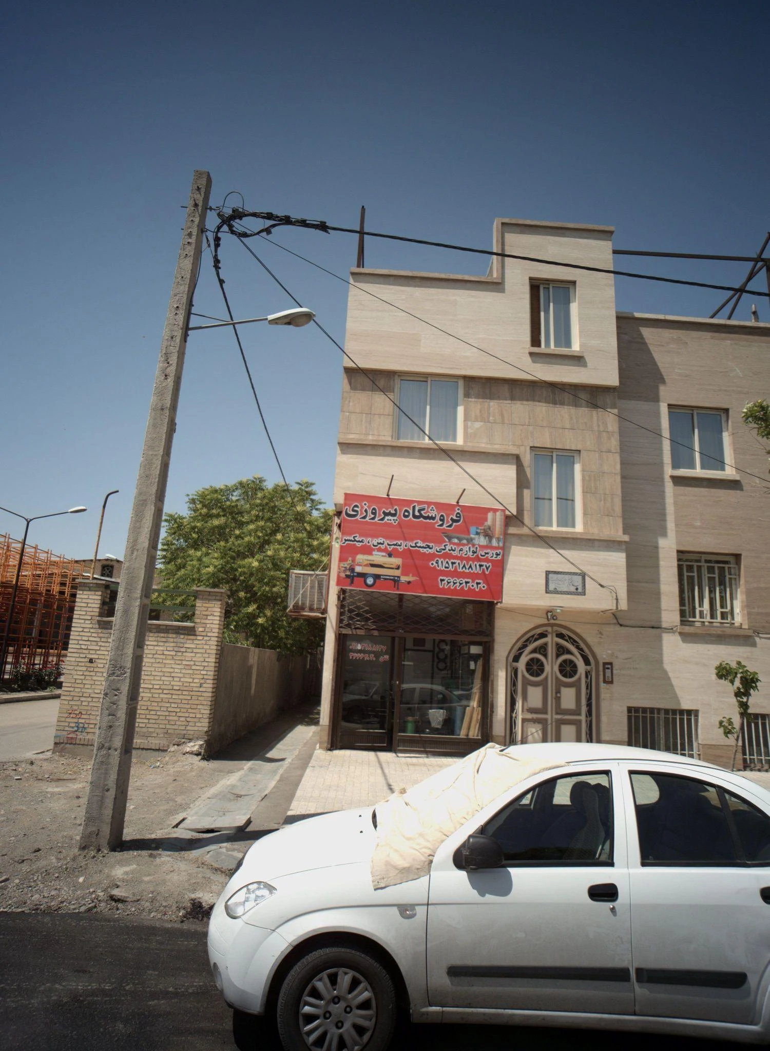 فروشگاه پیروزی - لوازم یدکی خودرو در مشهد
