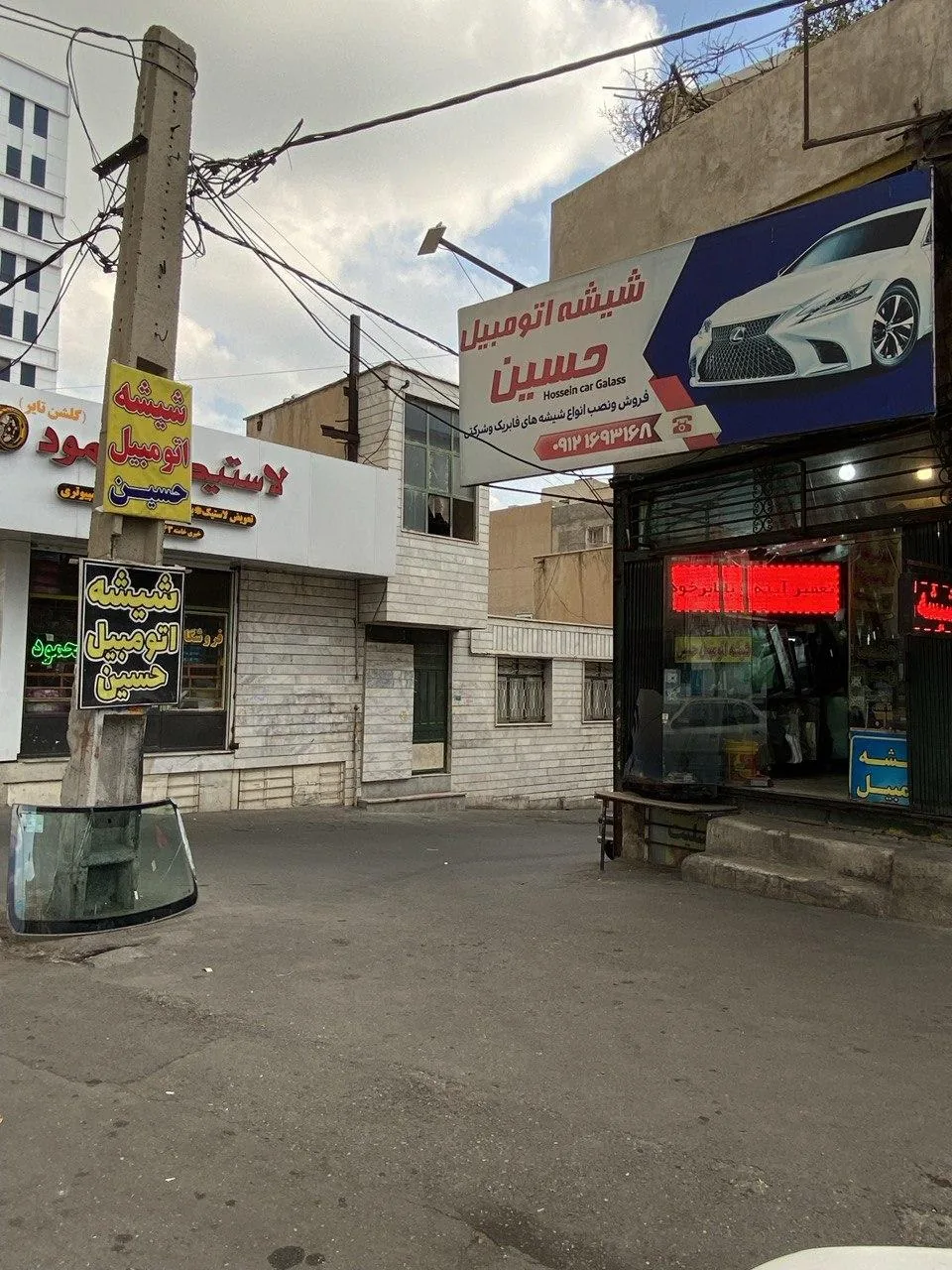 شیشه اتومبیل حسین
