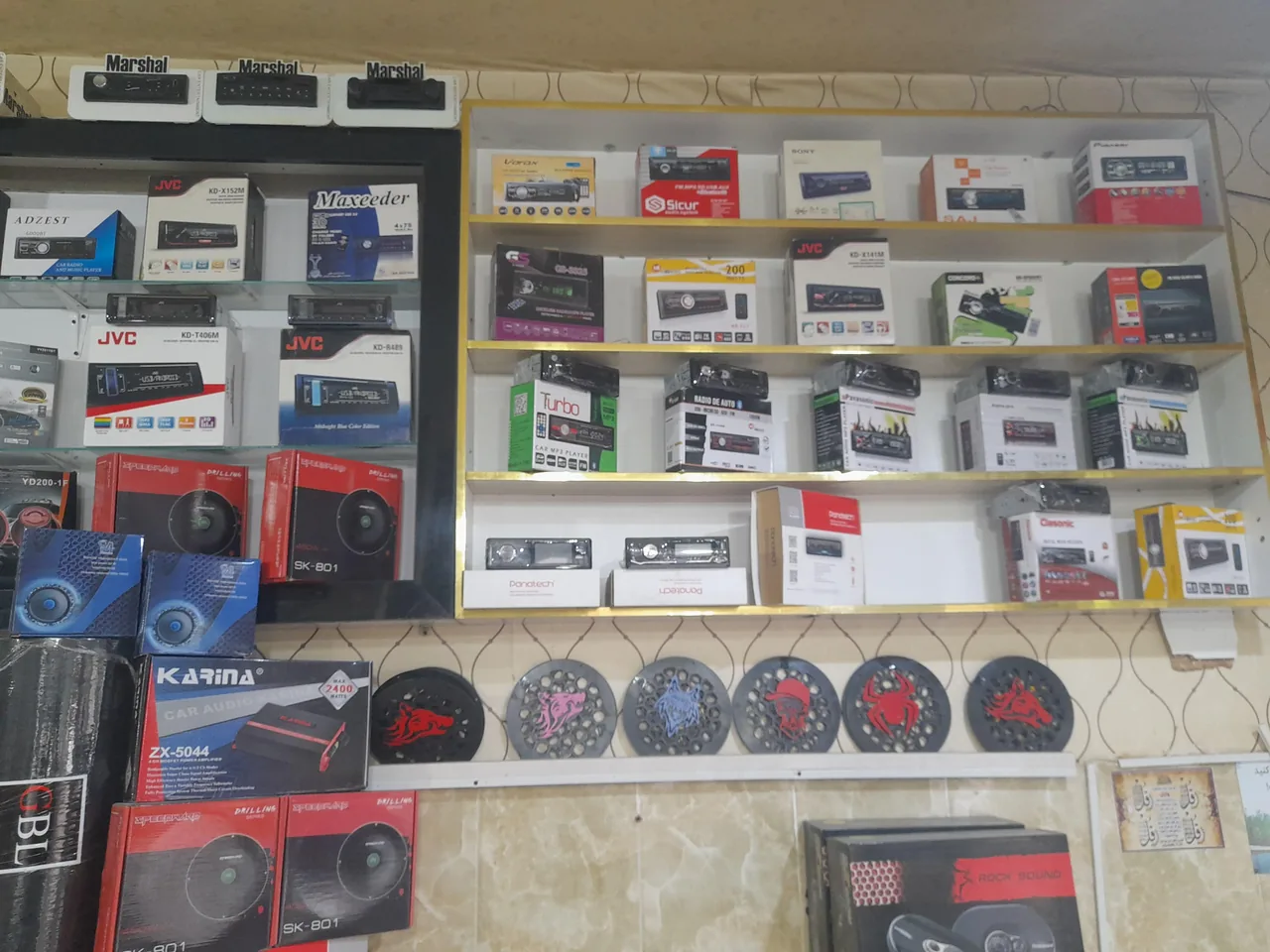 سیستم اتومبیل سیاه سفید