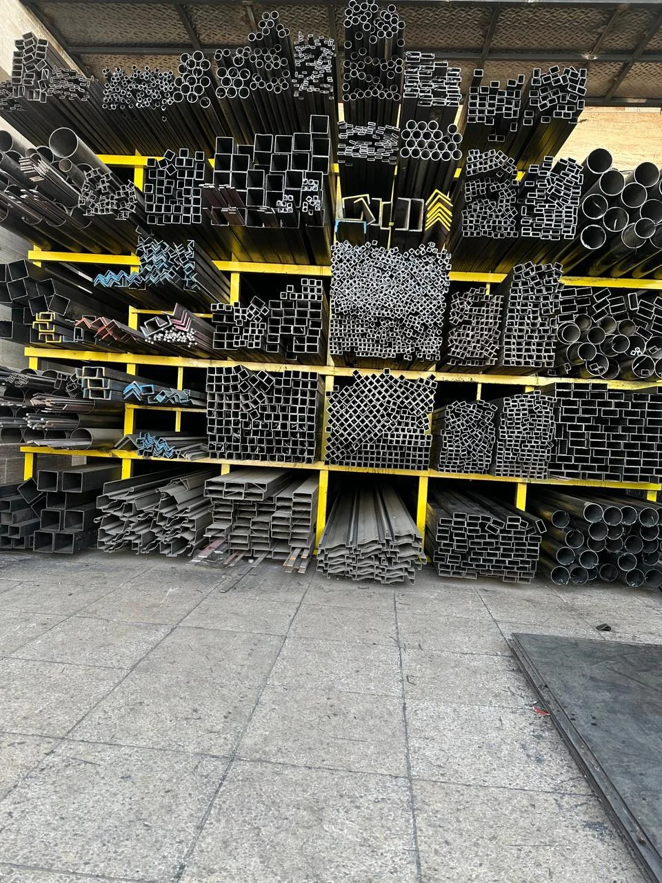 آهن آلات بان پرور