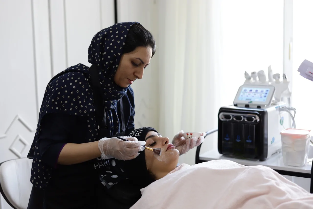خدمات تخصصی پوست  سمیه اکرمی