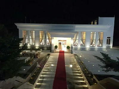 تالار و رستوران آوان