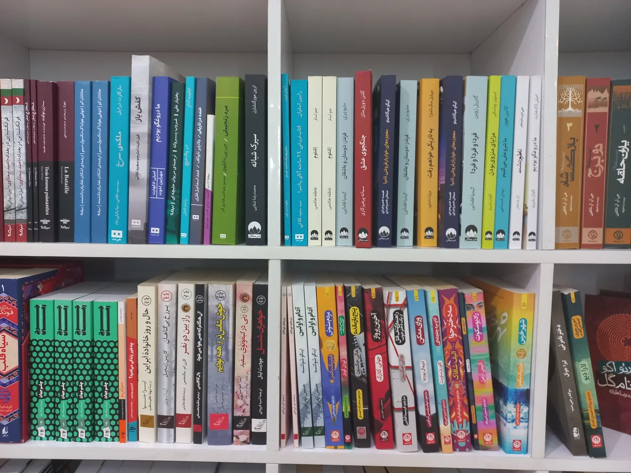 کتابفروشی نیپیکان - تصویر 3