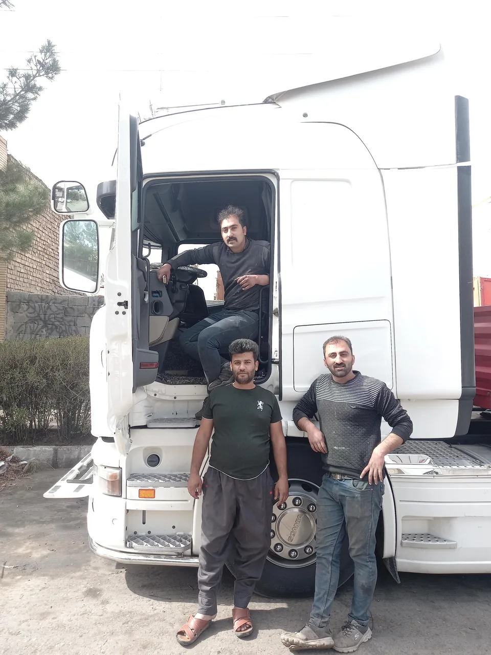خدمات تخصصی برق و کامپیوتر اسکانیا غلامی - تصویر 2