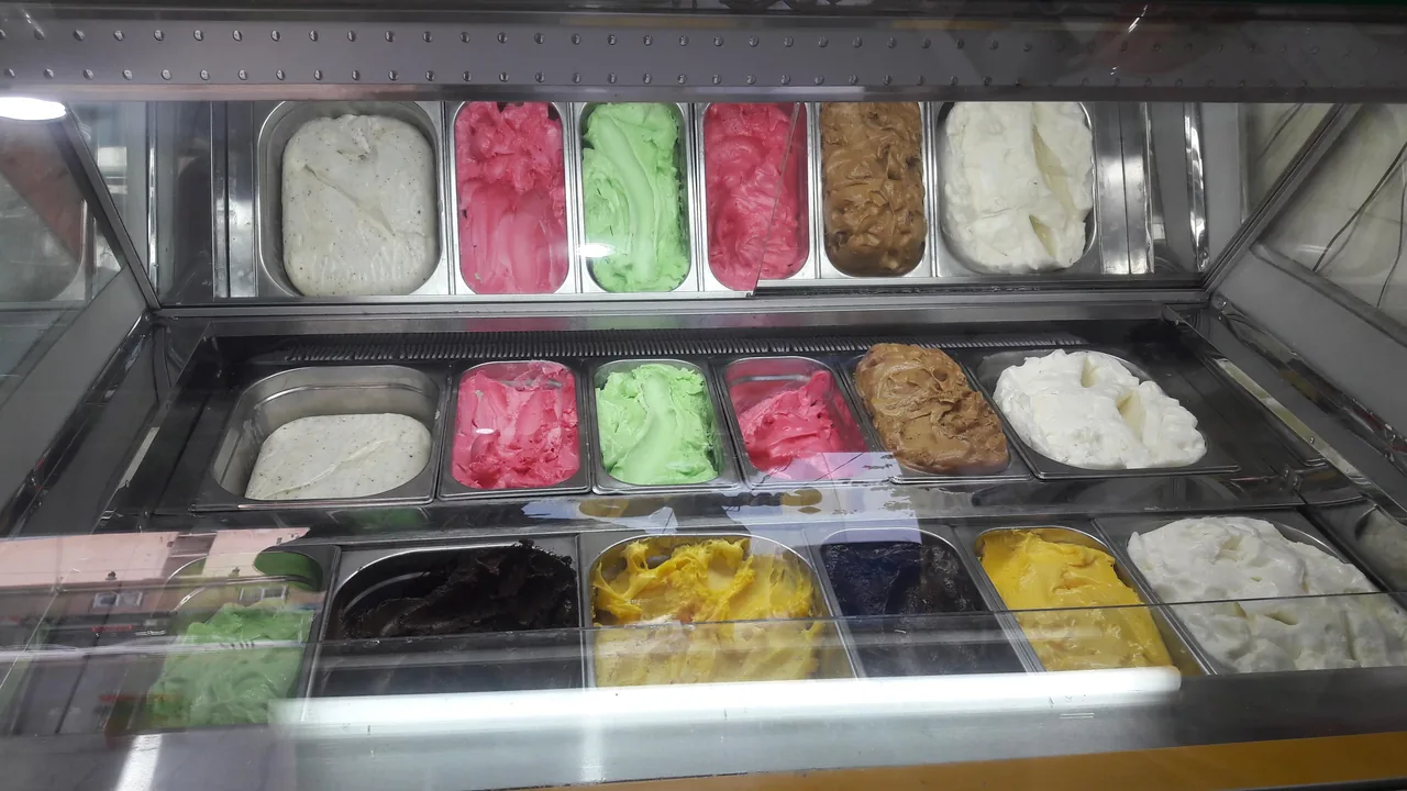 بستنی فروشی شادی - تصویر 3