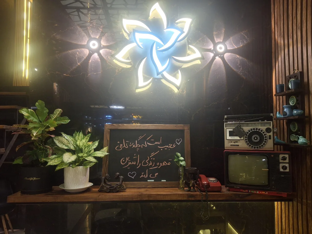 ام کافه (ماه) - تصویر 5