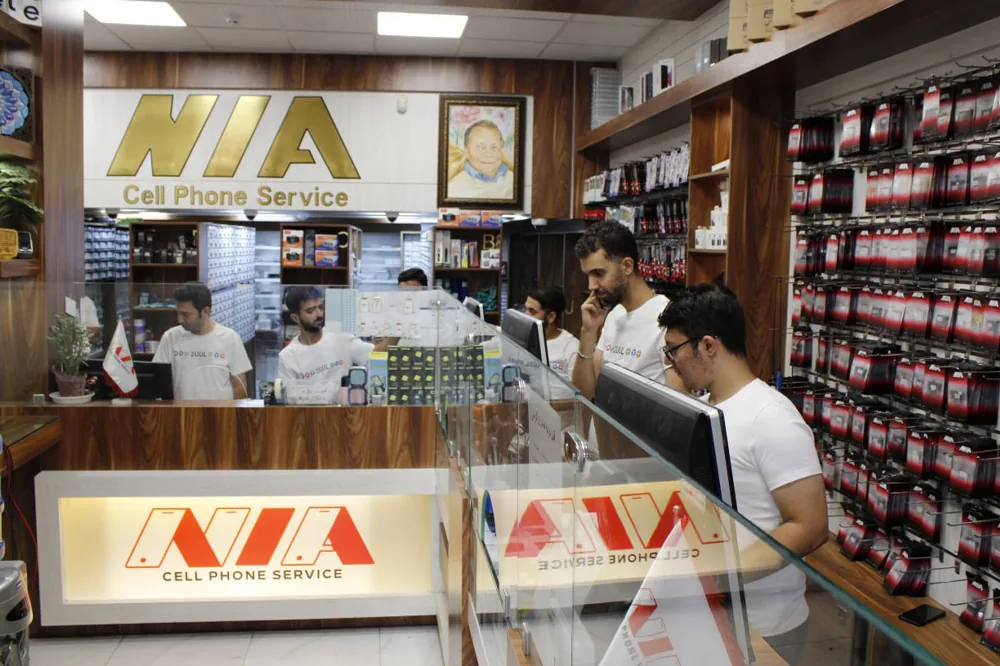 فروشگاه قطعات موبایل نیا - تصویر 2