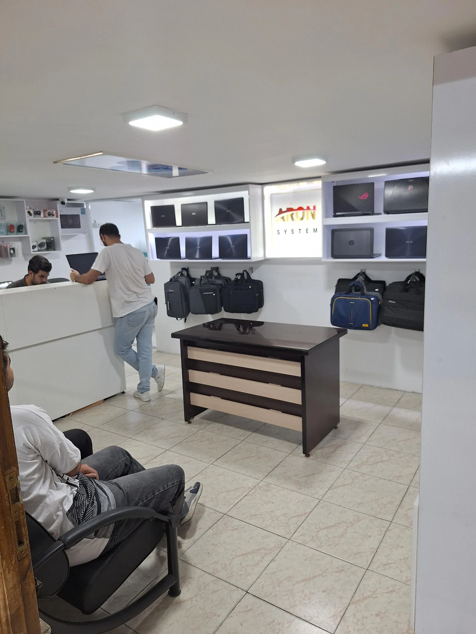 شرکت کامپیوتری نیرو - دنیای برتر