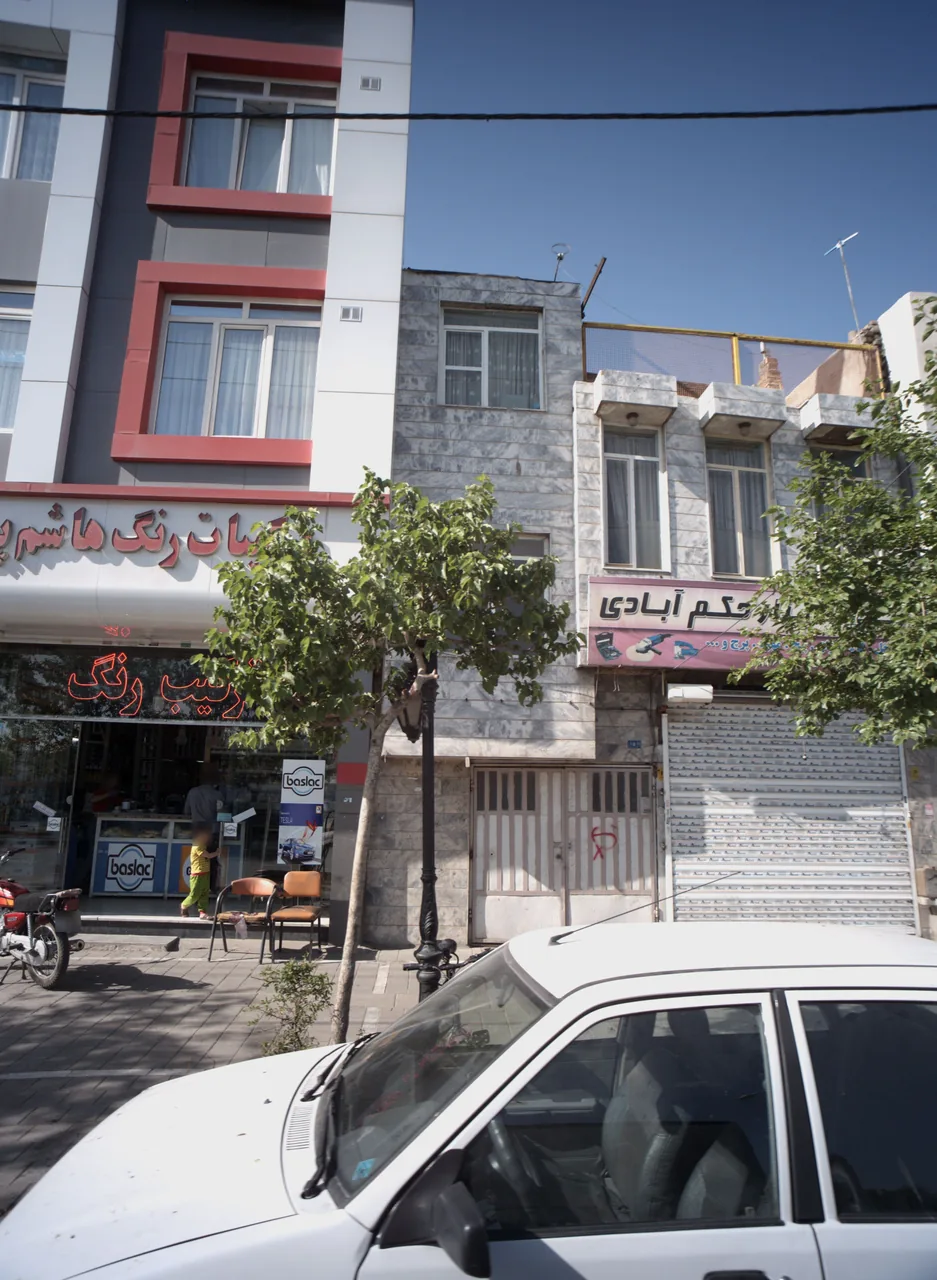رنگ و ابزار حکم آبادی