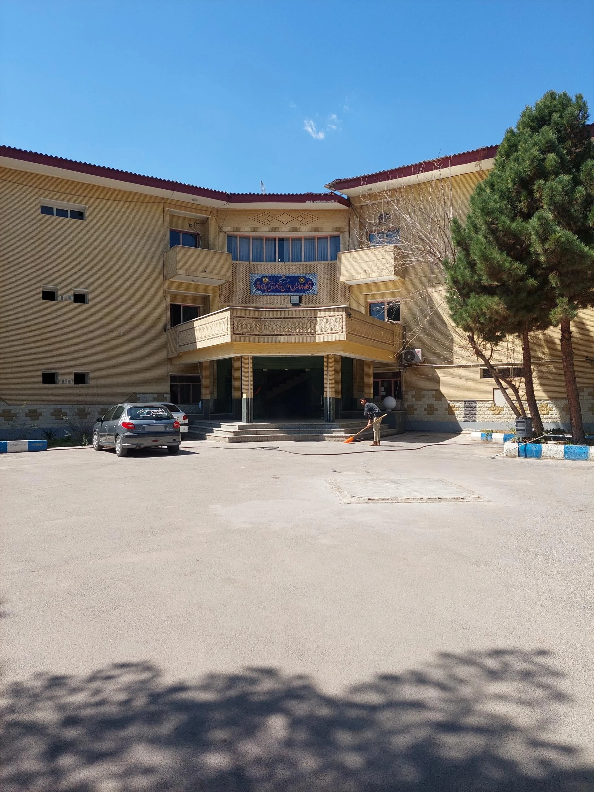 تالار یاس سفید