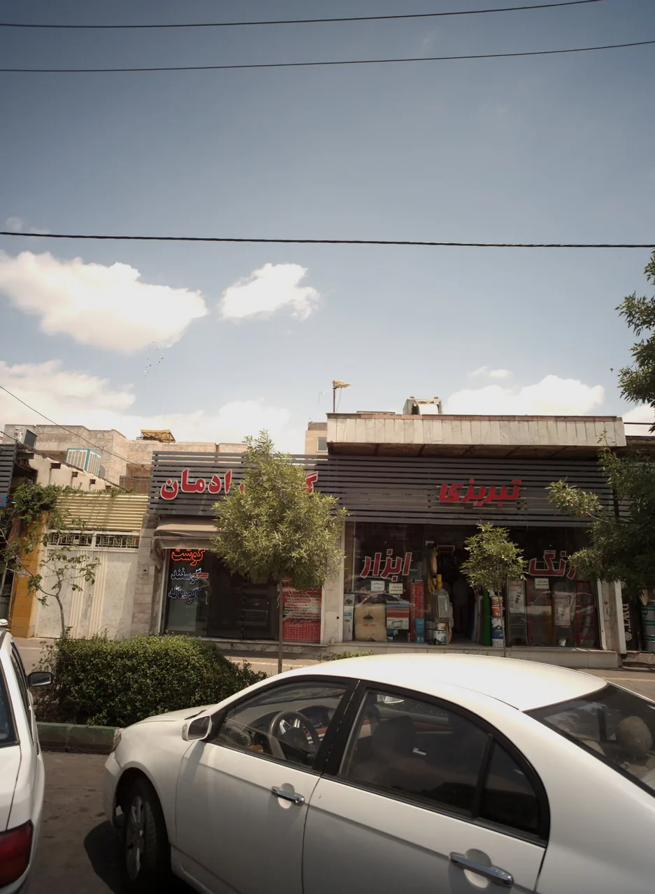 فروشگاه رنگ و ابزار تبریزی
