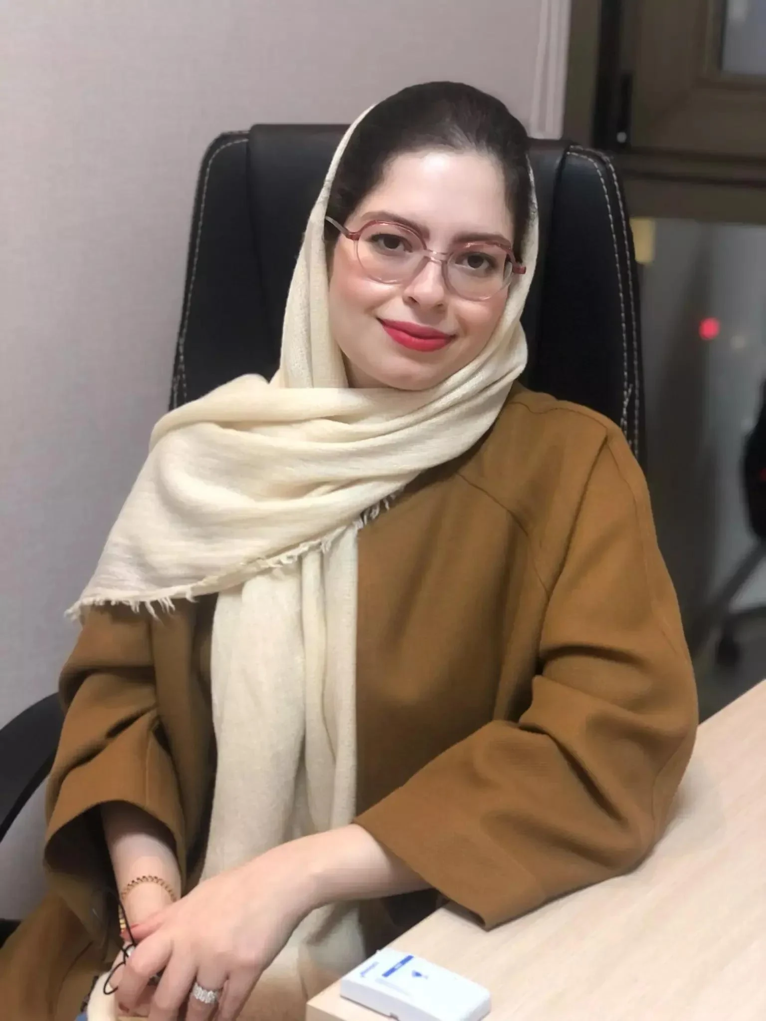 کلینیک زیبایی دکتر دنیادولتی