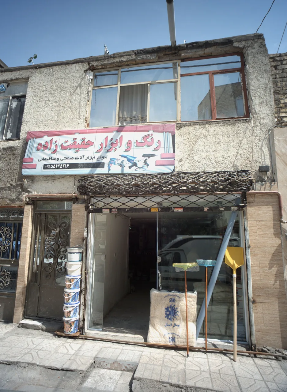 رنگ و ابزار حقیقت زاده
