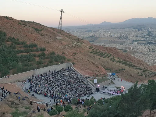 آمفی تئاتر روباز عینالی