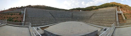 آمفی تئاتر روباز عینالی