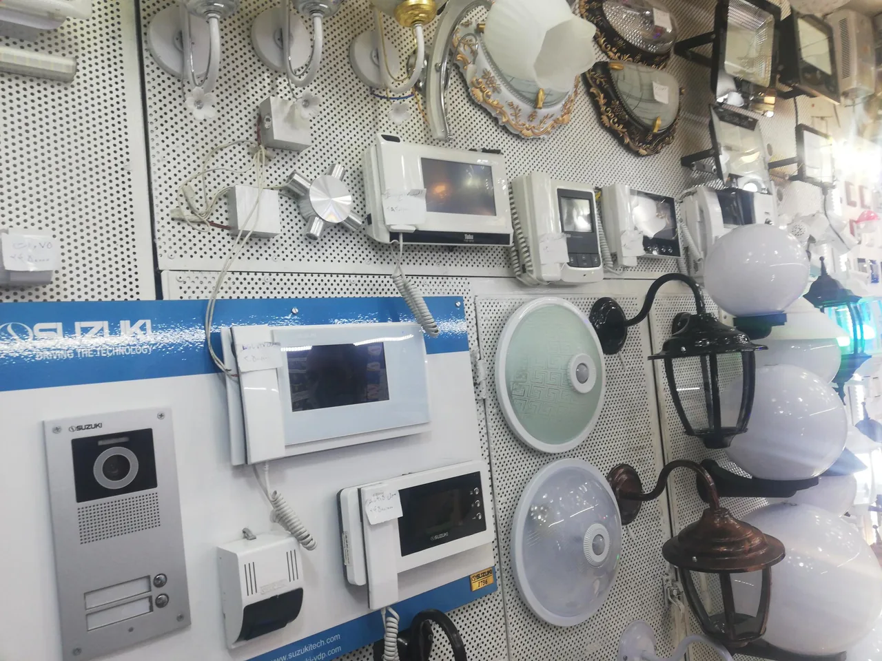 کالای برق نگین(پشوتن)