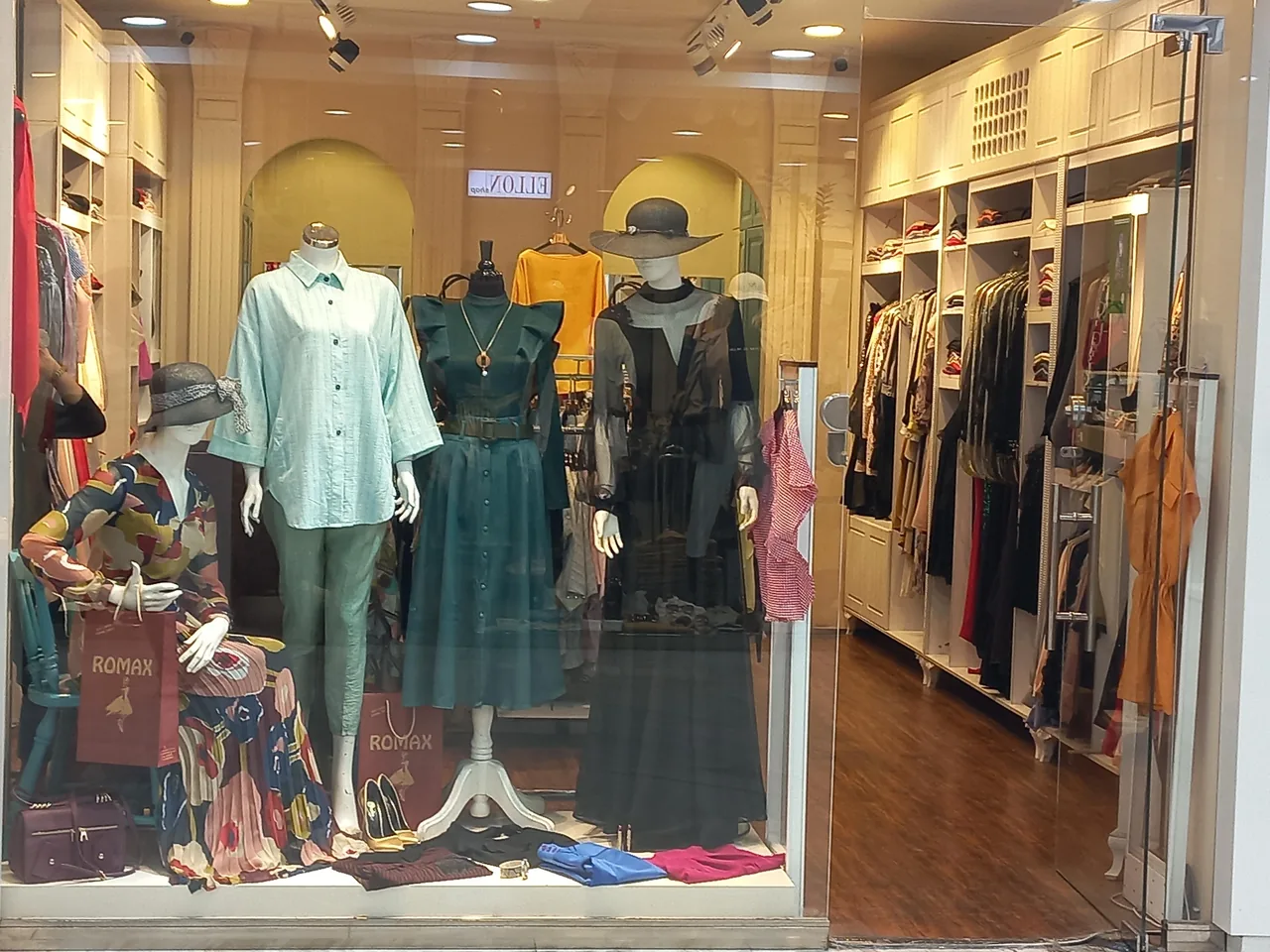 فروشگاه پوشاک بانوان رومکس شاپینگ  romax shopping - تصویر 2