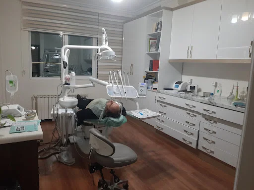 مرکز دندانپزشکی دکتر پریسا پرکار