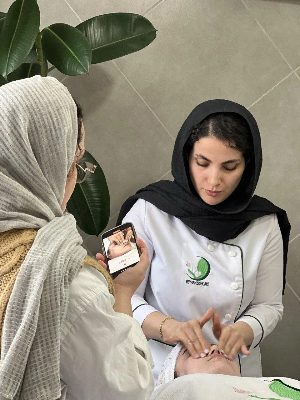 مرکز پاکسازی پوست ریحانه اعتماد - تصویر 3