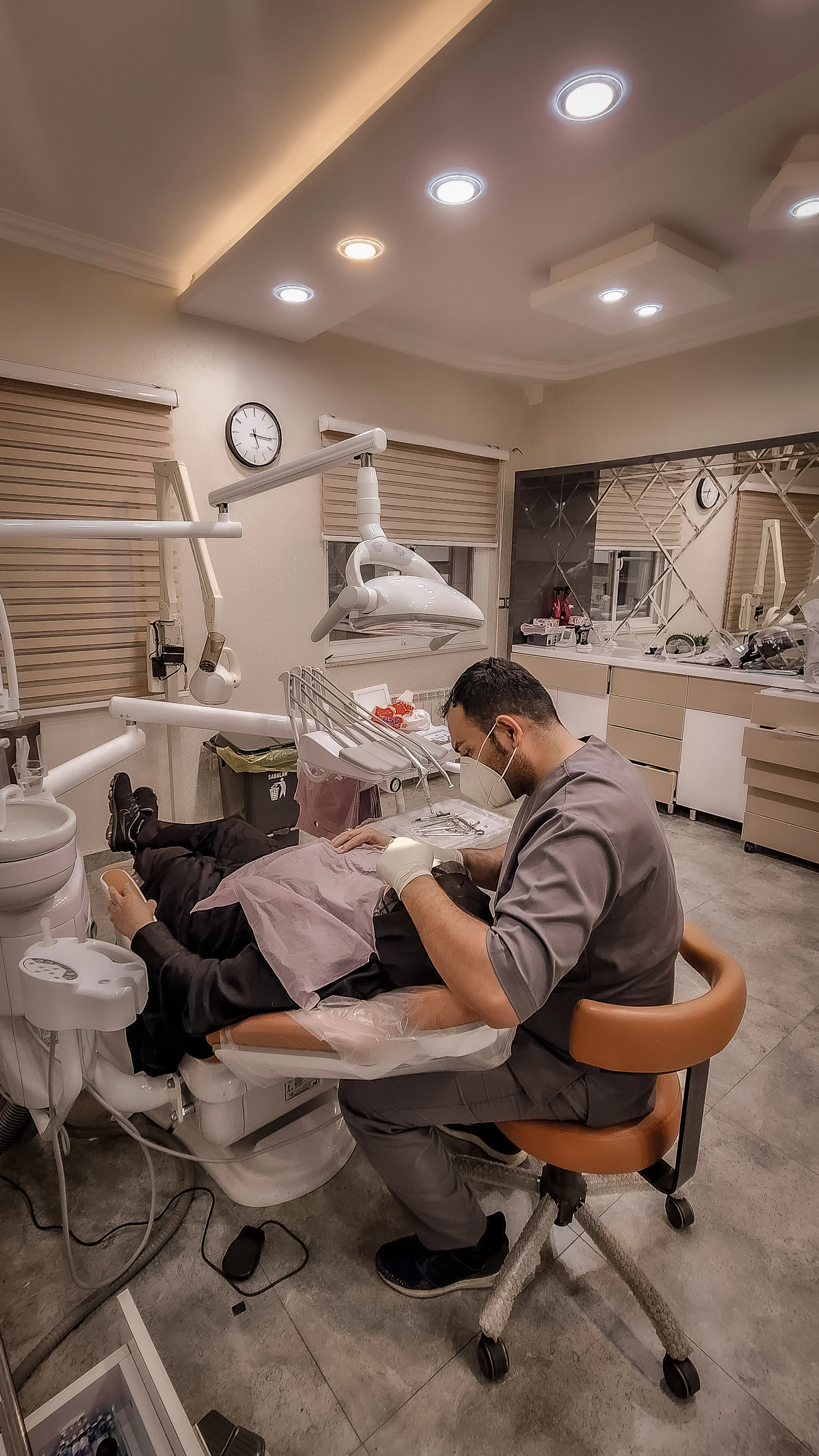 مطب دندانپزشکی دکتر فرشید قربانی
