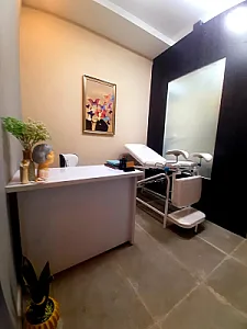 مرکز و مطب زیبایی، ماه لی