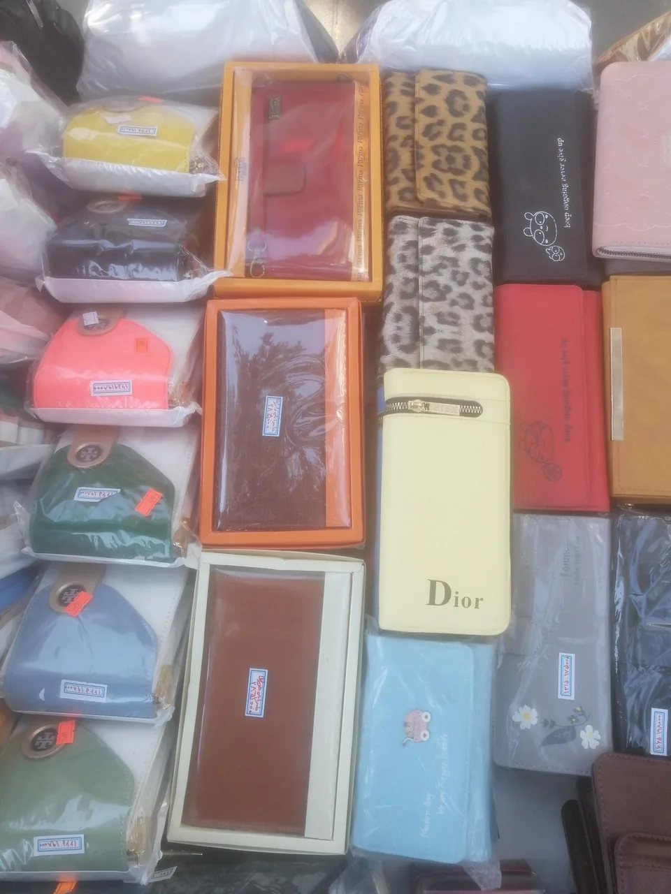 کیف وجوراب زنانه ومردانه فرزاد