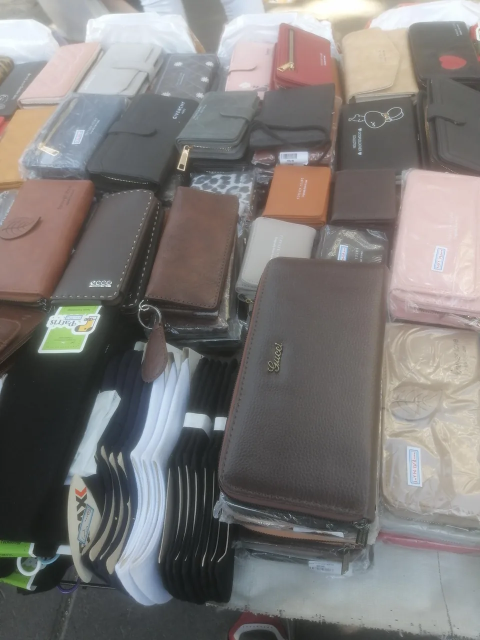 کیف وجوراب زنانه ومردانه فرزاد - تصویر 2