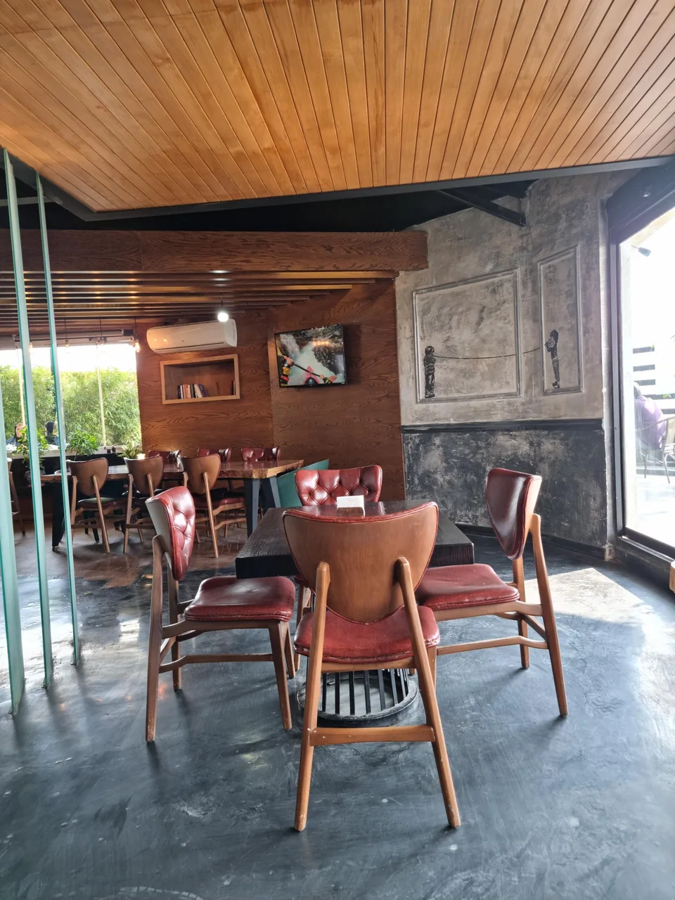 کافه تهرون Tehroon Café