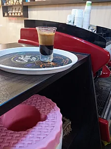قهوه فروشی مادر(  قهوه مادر  )