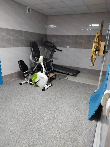 فیزیوتراپی و توانبخشی حکیم