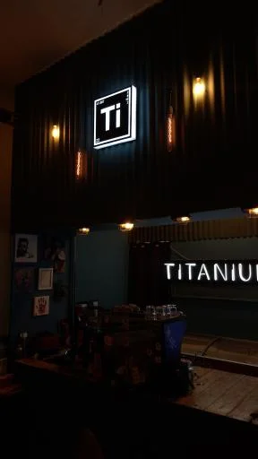 کافه تیتانیوم